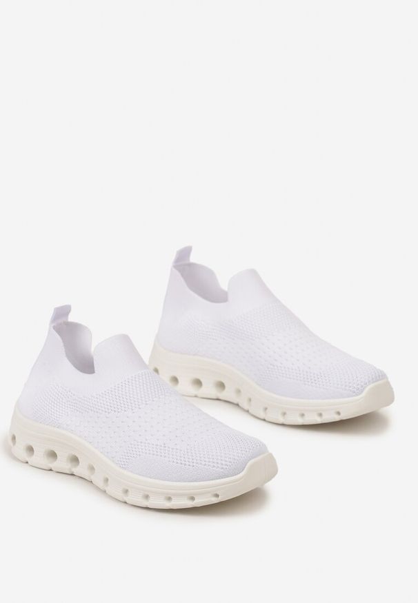 Born2be - Białe Buty Sportowe ze Skarpetkową Cholewką do Kostki Eirona. Kolor: biały. Szerokość cholewki: normalna