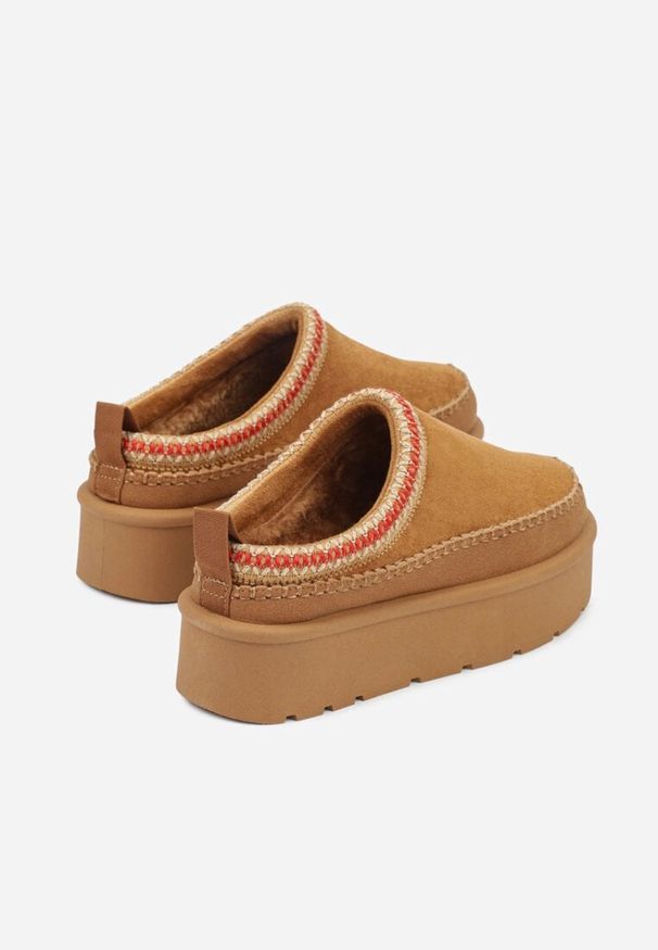 Renee - Jasnobrązowe Śniegowce z Futrzanym Ociepleniem na Platformie Reiandea. Kolor: brązowy. Materiał: futro. Obcas: na platformie