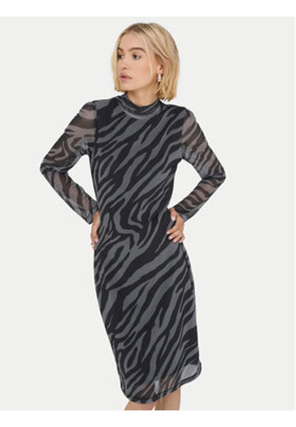 only - ONLY Sukienka codzienna Erica 15355845 Szary Regular Fit. Okazja: na co dzień. Kolor: szary. Materiał: syntetyk. Typ sukienki: proste. Styl: casual