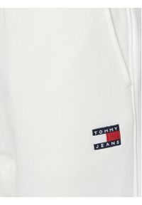 Tommy Jeans Spodnie dresowe Badge DW0DW20679 Écru Regular Fit. Materiał: bawełna #3