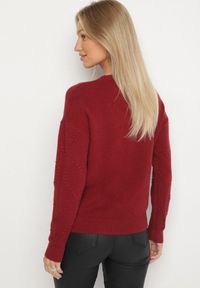Born2be - Bordowy Sweter Ozdobiony Motywem Serc Unisae. Okazja: na co dzień. Kolor: czerwony. Materiał: jeans. Wzór: aplikacja. Styl: casual #3