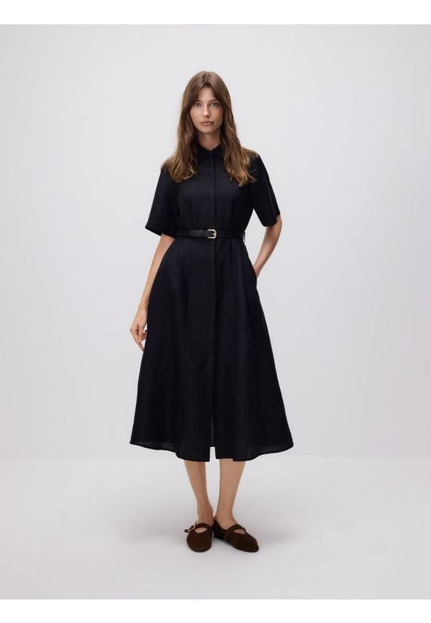 Reserved - Sukienka midi z lnem - czarny. Kolor: czarny. Materiał: len. Wzór: gładki. Długość: midi