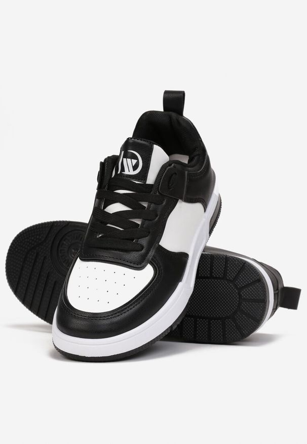 Born2be - Biało-Czarne Sneakersy z Imitacji Skóry Zdobione Wstawkami Naini. Wysokość cholewki: przed kostkę. Nosek buta: okrągły. Kolor: biały. Materiał: skóra. Szerokość cholewki: normalna. Wzór: aplikacja. Sezon: lato