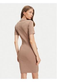Guess Sukienka dzianinowa W5YK29 Z0130 Beżowy Slim Fit. Kolor: beżowy. Materiał: syntetyk #5