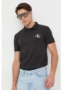 Calvin Klein Jeans polo męski kolor czarny z nadrukiem. Typ kołnierza: polo. Kolor: czarny. Materiał: dzianina. Długość: krótkie. Wzór: nadruk
