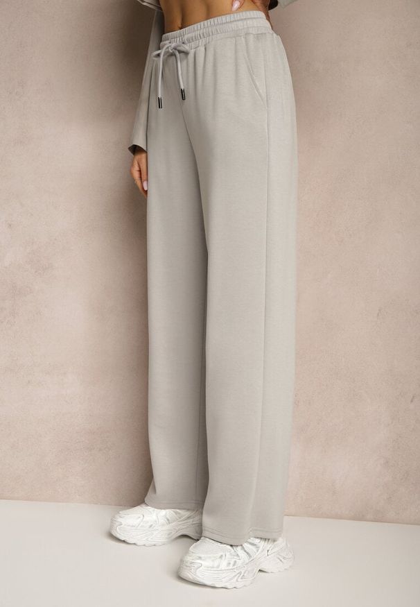 Renee - Szare Spodnie z Dodatkiem Wiskozy Dresowe High Waist Ellanoria. Okazja: na co dzień. Stan: podwyższony. Kolor: szary. Materiał: wiskoza, dresówka. Styl: casual