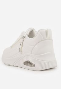 Born2be - Białe Sneakersy na Grubej Podeszwie z Tłoczonymi Paskami Justinalin. Okazja: na co dzień. Zapięcie: pasek. Kolor: biały. Wzór: paski. Sport: turystyka piesza #4