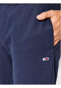 Tommy Jeans Spodnie dresowe DM0DM15380 Granatowy Slim Fit. Kolor: niebieski. Materiał: bawełna, syntetyk #2