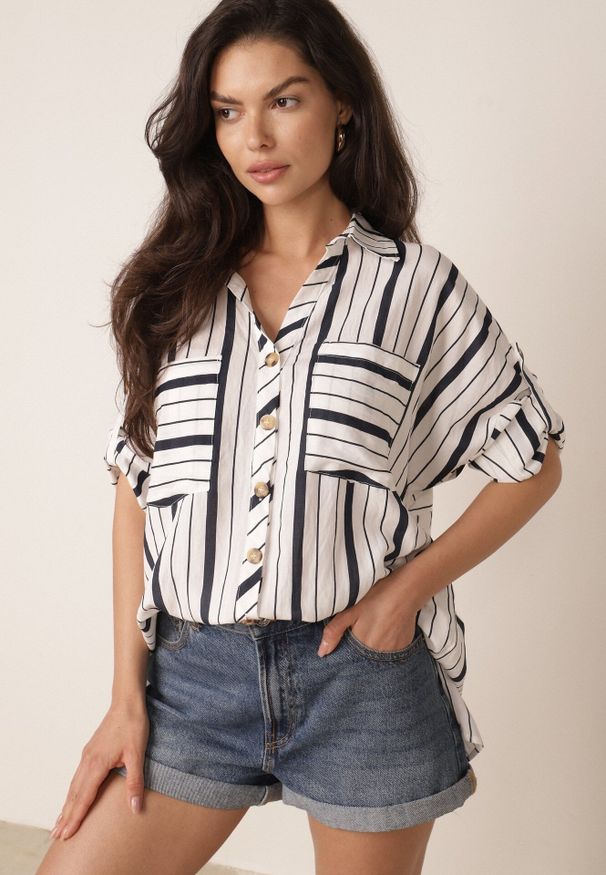 Born2be - Niebieska Letnia Koszula Oversize z Bawełny w Paski z Nietoperzowymi Rękawami Sheilla. Okazja: na co dzień. Kolor: niebieski. Materiał: bawełna. Wzór: paski. Sezon: lato. Styl: elegancki, casual