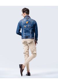 GUNS & TUXEDOS - Jeansowa kurtka z przetarciami Abaddon. Kolor: niebieski. Materiał: jeans. Wzór: aplikacja. Sezon: lato, wiosna. Styl: elegancki #5