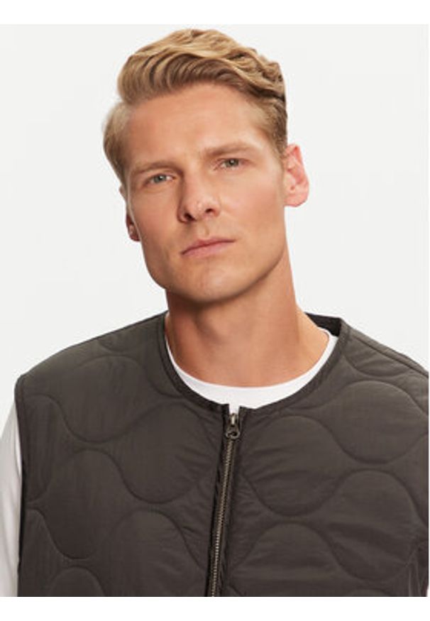 Lee Kamizelka 112341650 Czarny Regular Fit. Kolor: czarny. Materiał: syntetyk