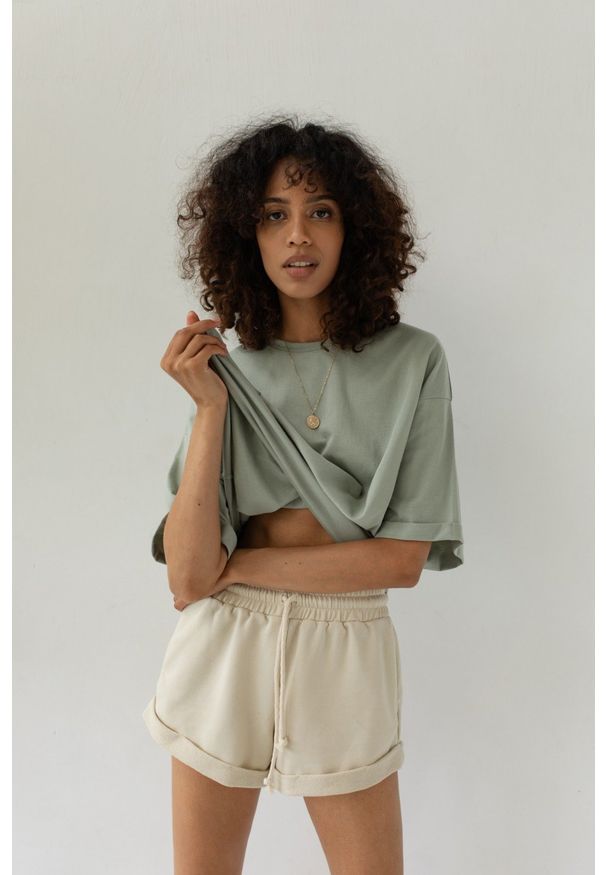 Marsala - T-shirt typu oversize w kolorze MINT GREEN - COY. Materiał: bawełna, elastan. Styl: elegancki