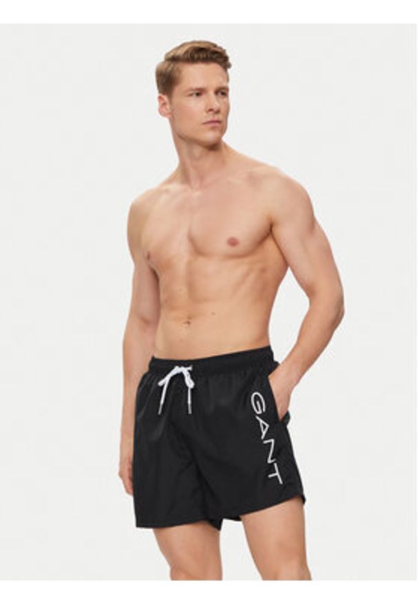GANT - Gant Szorty kąpielowe 920006300 Czarny Regular Fit. Kolor: czarny. Materiał: syntetyk