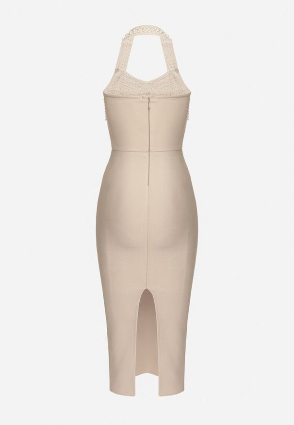 Born2be - Beżowa Dopasowana Sukienka z Wiskozą z Dekoltem Halter i Rozcięciem Zdobiona Perłami Sanithiel. Okazja: na imprezę. Typ kołnierza: dekolt halter. Kolor: beżowy. Materiał: wiskoza. Wzór: aplikacja