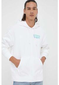 Levi's® - Levi's bluza bawełniana męska kolor biały z kapturem z nadrukiem. Okazja: na spotkanie biznesowe. Typ kołnierza: kaptur. Kolor: biały. Materiał: bawełna. Długość rękawa: długi rękaw. Długość: długie. Wzór: nadruk. Styl: biznesowy #1