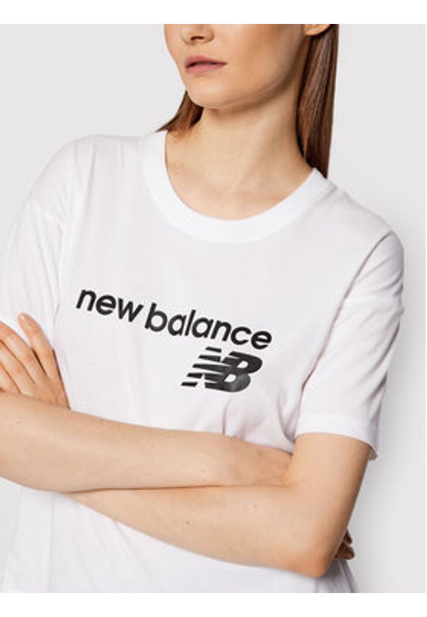 New Balance T-Shirt WT03805 Biały Relaxed Fit. Kolor: biały. Materiał: bawełna, syntetyk