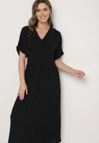 Born2be - Czarna Sukienka z Bawełną i Górą w Stylu Nietoperza Filenia. Okazja: na co dzień. Kolor: czarny. Materiał: bawełna. Styl: casual #2