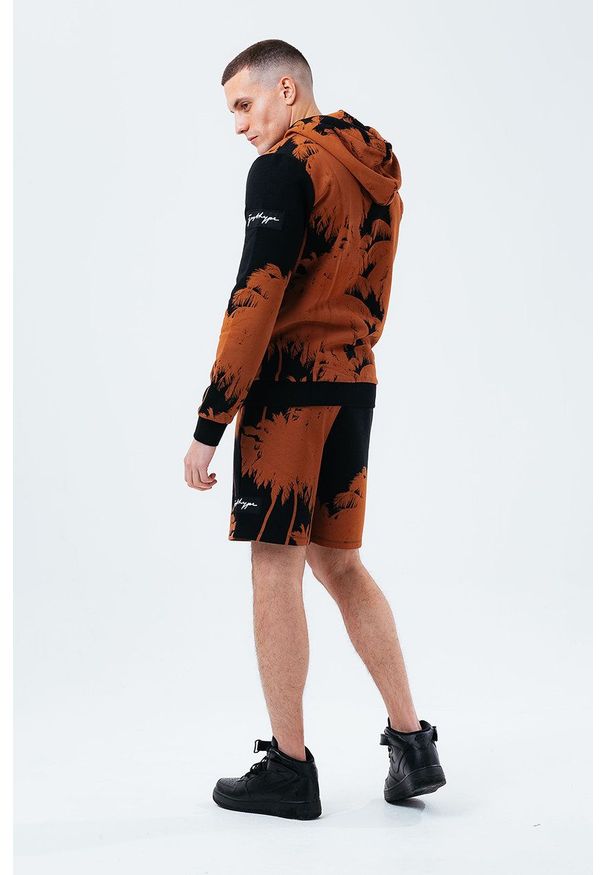 Hype Bluza męska kolor brązowy z kapturem wzorzysta. Okazja: na co dzień. Typ kołnierza: kaptur. Kolor: brązowy. Materiał: dzianina. Styl: casual