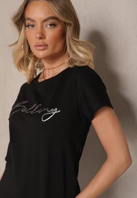 Renee - Czarny T-shirt z Bawełny z Napisem Zelreti. Okazja: na co dzień, na spacer. Kolor: czarny. Materiał: bawełna. Wzór: napisy. Styl: klasyczny, casual, elegancki