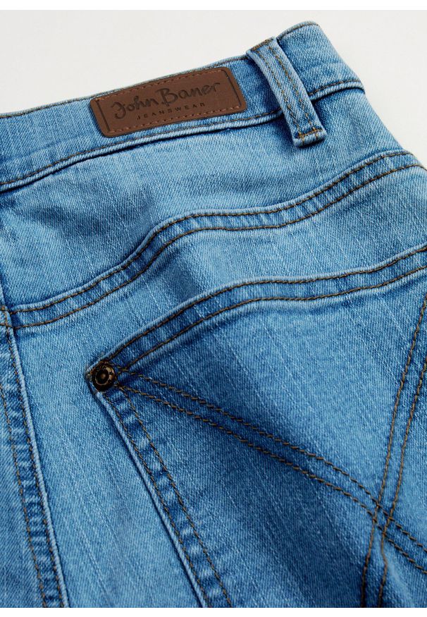 bonprix - Dżinsy ze stretchem w wygodnym fasonie loose fit ze zwężanymi nogawkami i regulowanym paskiem. Kolor: niebieski