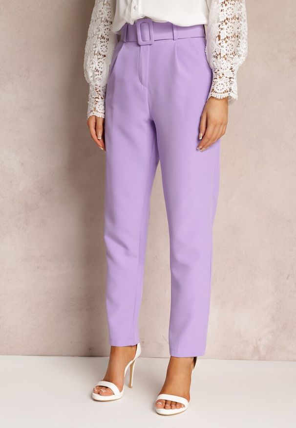 Renee - Fioletowe Spodnie Garniturowe High Waist z Paskiem Wenus. Okazja: na co dzień, na spotkanie biznesowe. Stan: podwyższony. Kolor: fioletowy. Materiał: tkanina, materiał. Wzór: gładki, jednolity. Styl: biznesowy, casual