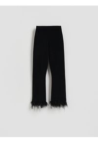 Reserved - Spodnie z piórami - czarny. Kolor: czarny. Materiał: dzianina, wełna #1