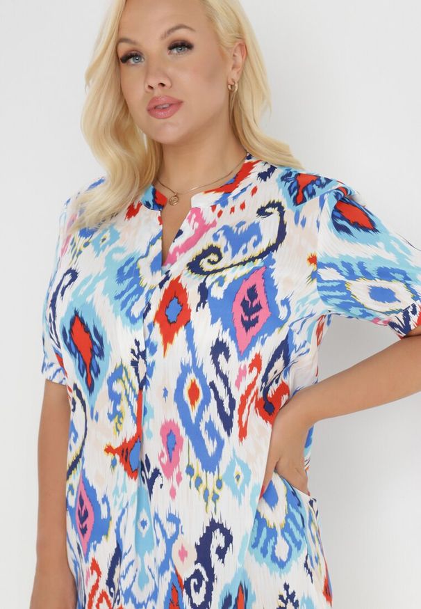 Born2be - Niebieska Sukienka Kaliolea. Okazja: na co dzień. Kolekcja: plus size. Kolor: niebieski. Wzór: kolorowy. Sezon: lato. Typ sukienki: proste, dla puszystych. Styl: casual. Długość: mini
