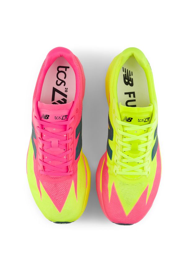 Buty męskie New Balance FuelCell SC Elite V5 TCS London Marathon MRCEL55L – różowe. Kolor: różowy. Materiał: syntetyk, materiał. Szerokość cholewki: normalna. Sport: bieganie, fitness