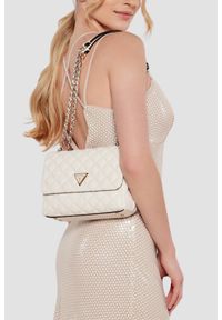 Guess - GUESS Pikowana torebka ecru Giully 2. Kolor: biały. Materiał: pikowane. Styl: elegancki