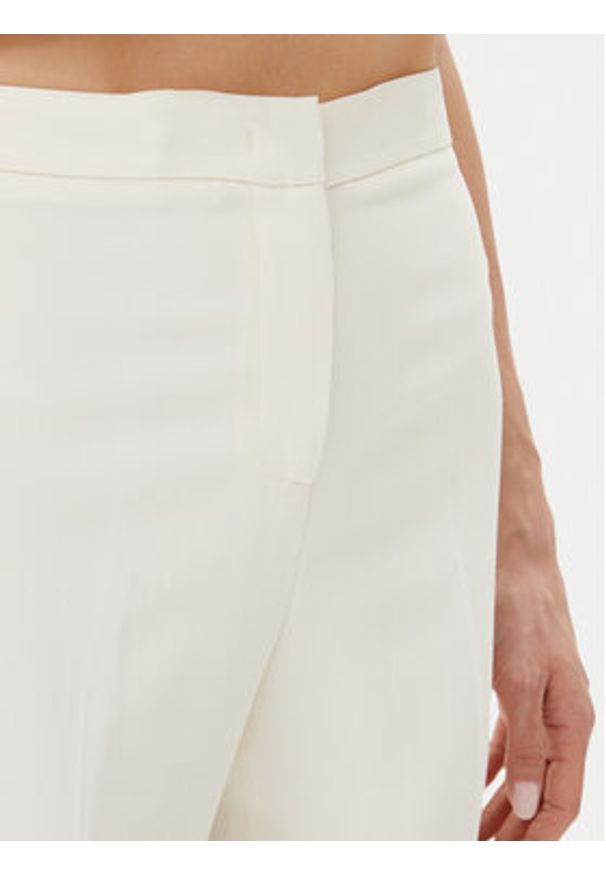 Pinko - PINKO Spodnie materiałowe 104690 A213 Z07 Biały Regular Fit. Kolor: biały. Materiał: wiskoza