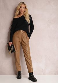 Renee - Ciemnobeżowe Spodnie Dynora. Stan: podwyższony. Kolor: beżowy. Długość: długie. Wzór: gładki. Styl: klasyczny #1