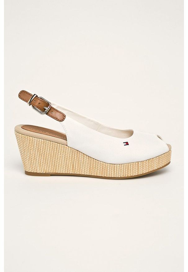 TOMMY HILFIGER - Tommy Hilfiger sandały damskie kolor biały na koturnie. Nosek buta: okrągły. Zapięcie: klamry. Kolor: biały. Obcas: na koturnie