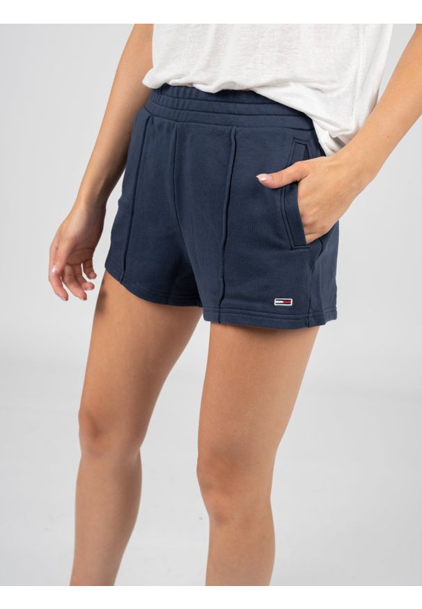 TOMMY HILFIGER - Tommy Jeans Szorty | DW0DW12626 | Kobieta | Granatowy. Okazja: na co dzień. Stan: podwyższony. Kolor: niebieski. Materiał: bawełna. Styl: casual