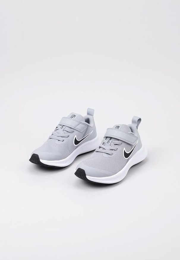 Buty do biegania dla dzieci Nike Star Runner 3 Psv. Zapięcie: rzepy. Kolor: szary. Materiał: syntetyk, tkanina, materiał. Szerokość cholewki: normalna