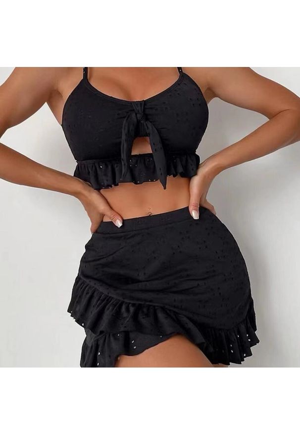 Intica - Strój dwuczęściowy z falbankami na lato i plażę Mayda. Kolor: czarny. Materiał: materiał. Wzór: aplikacja