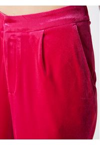 Gina Tricot Spodnie materiałowe Maddy 18572 Różowy Relaxed Fit. Kolor: różowy. Materiał: syntetyk