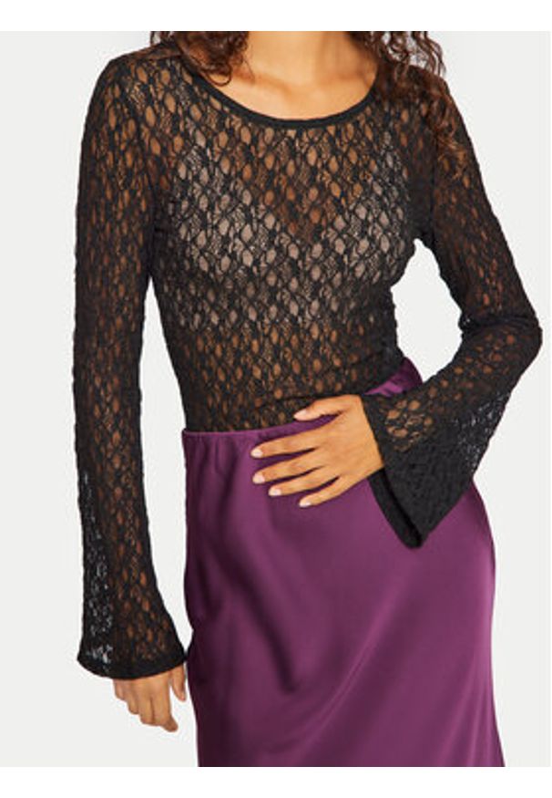 Vila Body Kaylee 14101423 Czarny Slim Fit. Kolor: czarny. Materiał: syntetyk