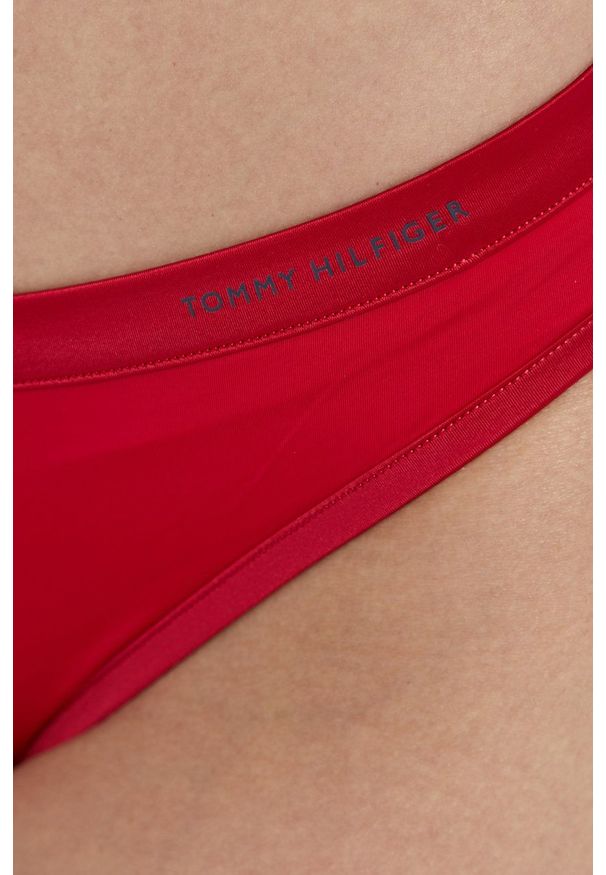 TOMMY HILFIGER - Tommy Hilfiger Figi kolor czerwony z satyny. Kolor: czerwony. Materiał: satyna. Wzór: gładki, ze splotem