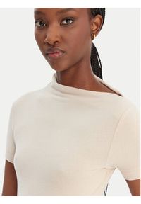 Guess Bluzka W6RP16 KD012 Beżowy Regular Fit. Kolor: beżowy. Materiał: syntetyk #4