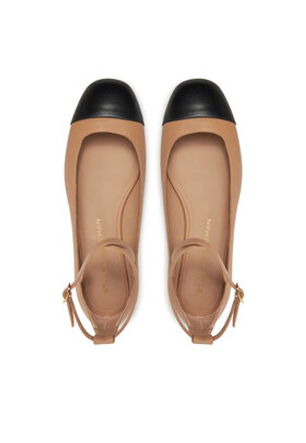 Stuart Weitzman Baleriny Eden Atrap Flat SJ720 Beżowy. Kolor: beżowy. Materiał: skóra