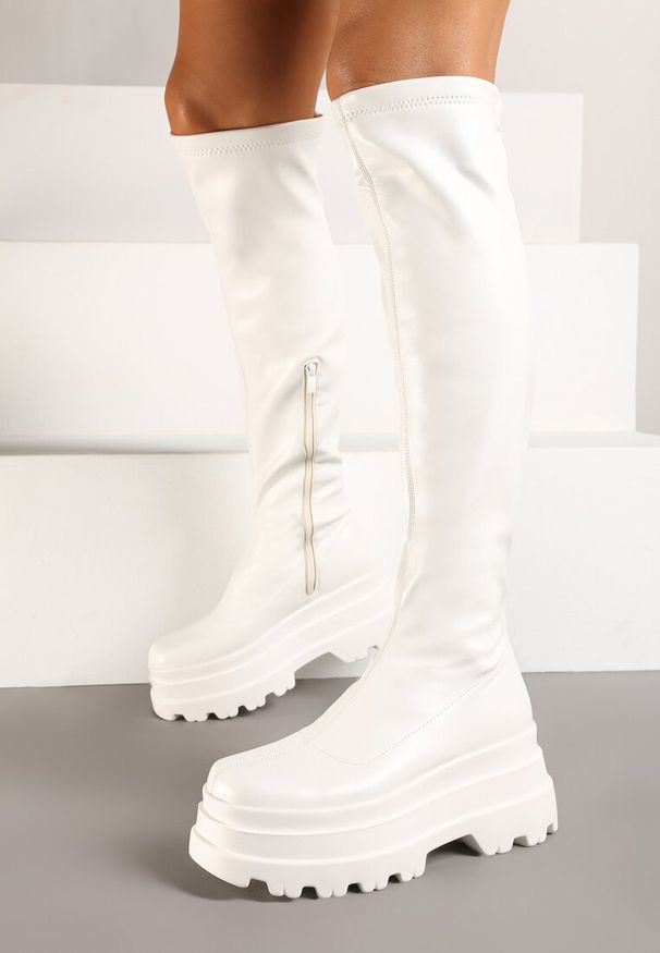 Renee - Białe Caualowe Kozaki w Stylu Muszkieterek na Platformie Leniefra. Okazja: na co dzień. Kolor: biały. Materiał: jeans. Obcas: na platformie. Styl: casual, elegancki. Wysokość obcasa: średni