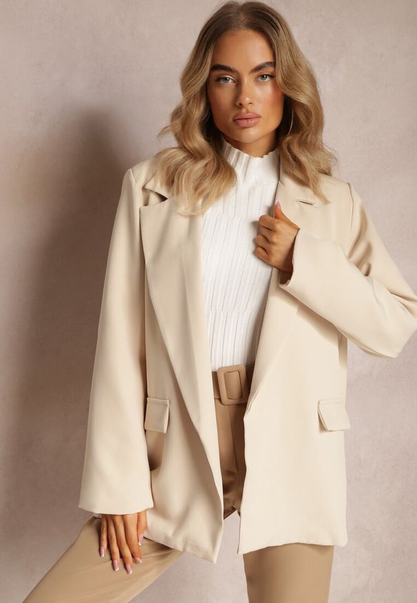 Renee - Jasnobeżowa Marynarka Oversize Niezapinana Charme. Kolor: beżowy. Materiał: materiał