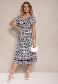 Renee - Granatowa Rozkloszowana Sukienka z Bawełny w Print Paisley Lanarisa. Okazja: na co dzień. Typ kołnierza: dekolt w kształcie V. Kolor: niebieski. Materiał: bawełna. Długość rękawa: krótki rękaw. Wzór: paisley, nadruk. Sezon: lato. Styl: casual, elegancki #5