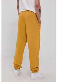 Levi's® - Levi's Spodnie męskie kolor żółty gładkie. Kolor: żółty. Materiał: dzianina. Wzór: gładki #3
