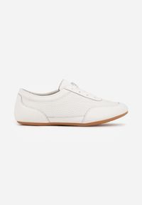 Renee - Białe Minimalistyczne Sneakersy Zamszowe ze Skórzaną Wkładką i Perforacją Zaehlisa. Okazja: na co dzień. Kolor: biały. Materiał: skóra, zamsz. Szerokość cholewki: normalna #6
