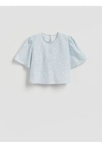 Reserved - Bawełniana bluzka w kwiaty - jasnoniebieski. Kolor: niebieski. Materiał: bawełna. Wzór: kwiaty #1
