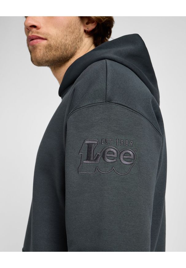 Lee - MĘSKA BLUZA Z KAPTUREM LEE CORE RELAXED HOODIE WASHED BLACK 112355528. Typ kołnierza: kaptur
