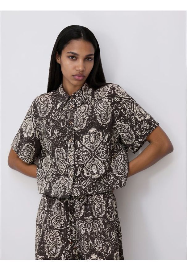 Reserved - Koszula z wiskozą - ciemnobrązowy. Kolor: brązowy. Materiał: wiskoza