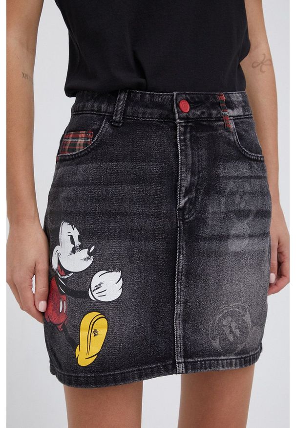 Desigual - Spódnica jeansowa Mickey Mouse. Okazja: na co dzień. Kolor: szary. Materiał: jeans. Wzór: nadruk, motyw z bajki. Styl: casual