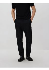 Reserved - Spodnie chino slim fit - czarny. Kolor: czarny. Materiał: tkanina, wiskoza